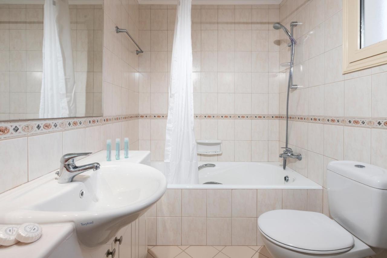 Resitour - Perneri Three Bedroom Villas Tála Kültér fotó